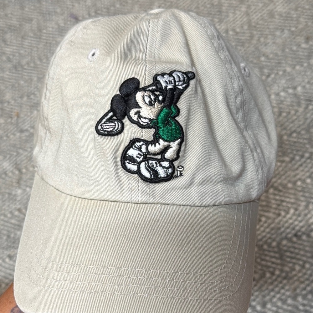 AHead Vintage Classic Cut Mickey Walt Disney World
Golf‎ Beige adjustable hat